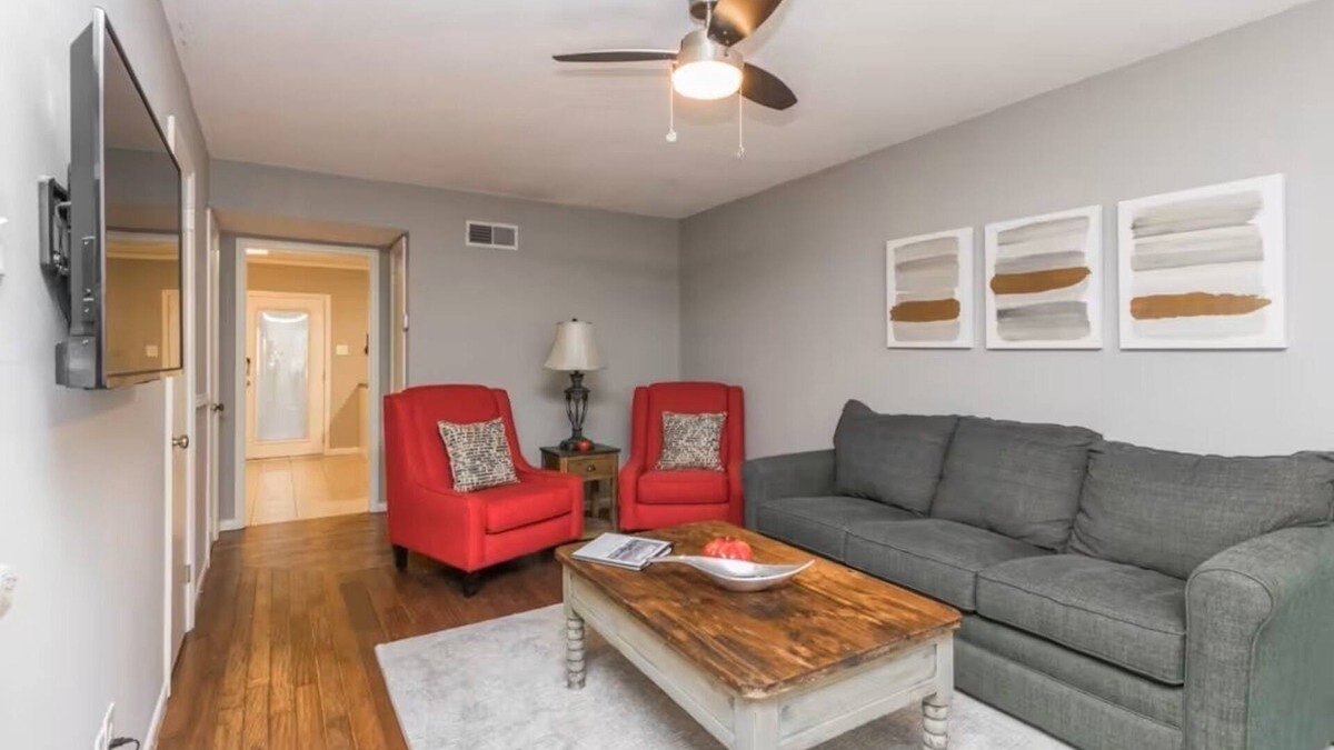 Briarwood Apartment | Glen Place-2 Bed Apt in Midtown Little Rock-Outdoor Hangout-Easy Parking