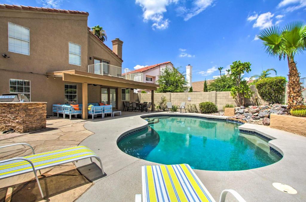 Arrowhead Ranch House | Glendale Home on Golf Course Backyard Oasis