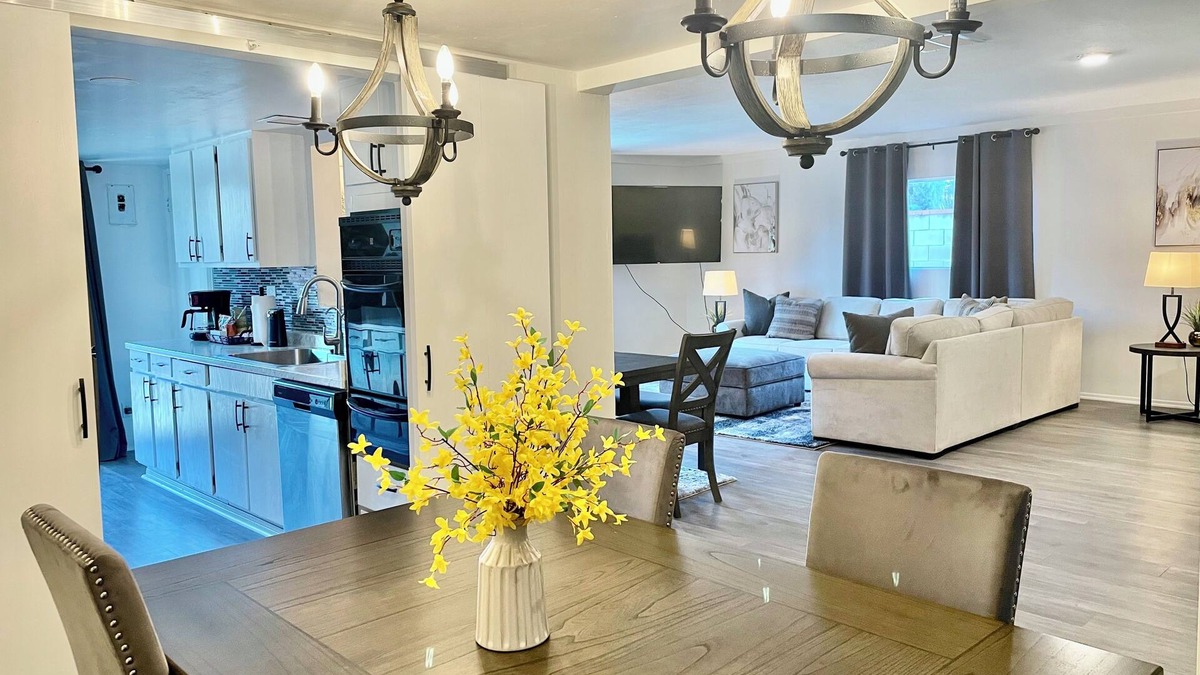 Azusa House | Glendora Pool Home Retreat