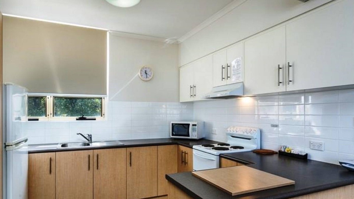 Glenelg Apartment | Glenelg Holiday Apartments-Corfu, 200 Meters to the Beach, Free Parking