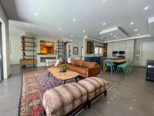 Glenhazel House | Glenhazel house 5BR Unit B
