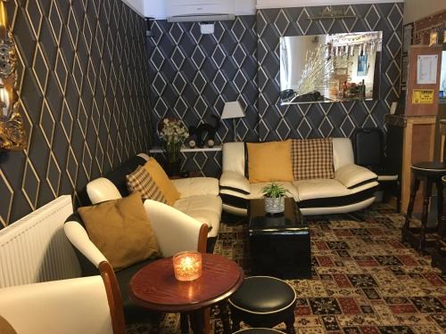 North Shore House | Glenheath Hotel