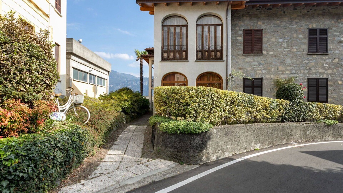 Cadenabbia Apartment | Glicine, Lovely 2 Br Apartment With Balcony By Halldis