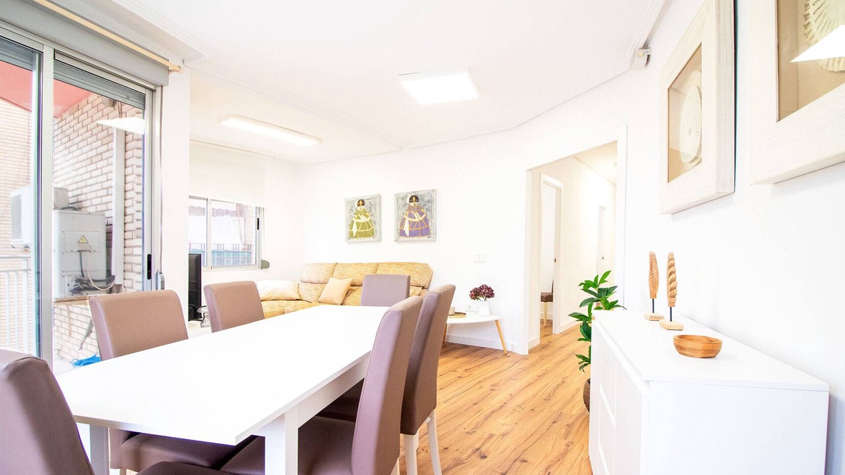 Port de Sagunt Apartment | Global Properties: Centrally located 4-bedroom property