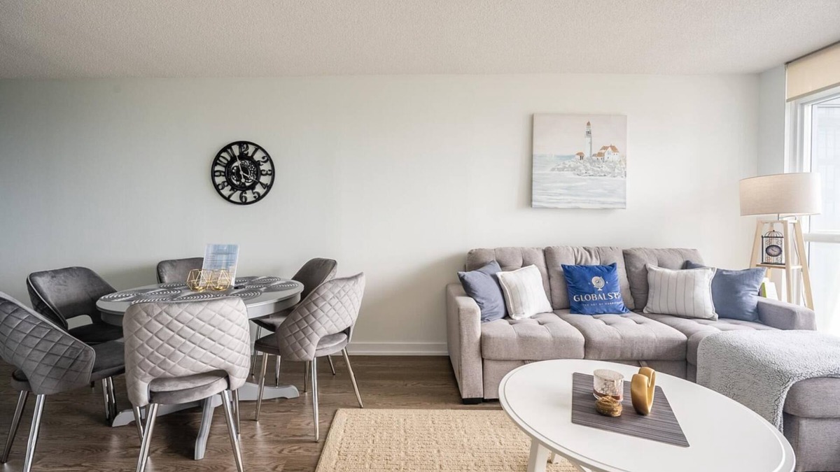 CityPlace Condo | GLOBALSTAY. Bird's eye view of the lake 1bd+den in Downtown