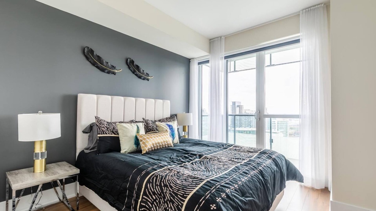 Toronto Entertainment District Condo | GLOBALSTAY. Executive 2BR 2BA Condo in DT. Gym, Pool, Hot Tub