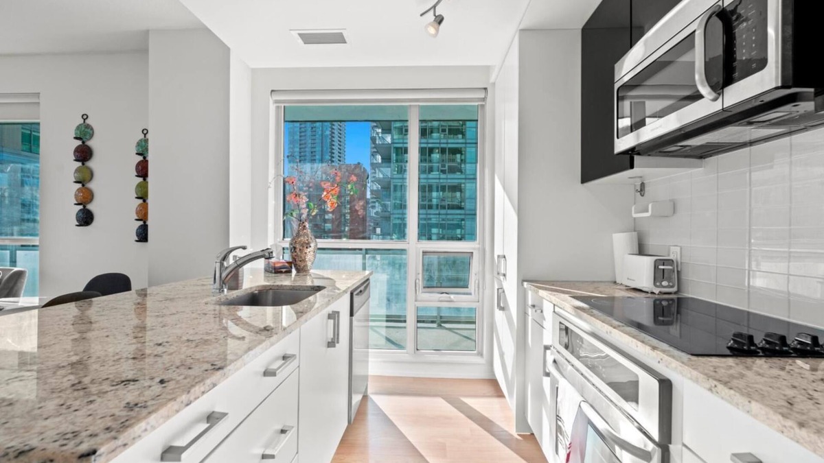 Mount Pleasant West Condo | GLOBALSTAY. Modern New 2Bd 2Ba+Den Condo w/Balcony