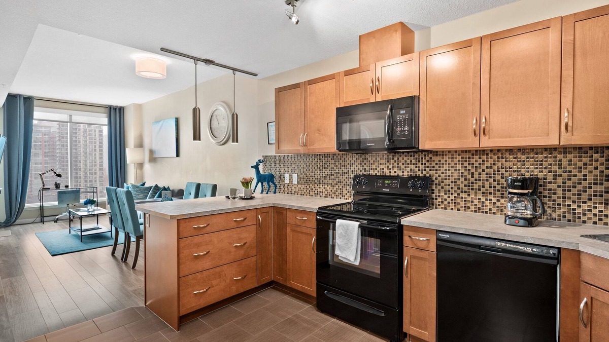 Victoria Park Apartment | GLOBALSTAY . Modern DT Condo. Balcony. Free Parking. Gym.