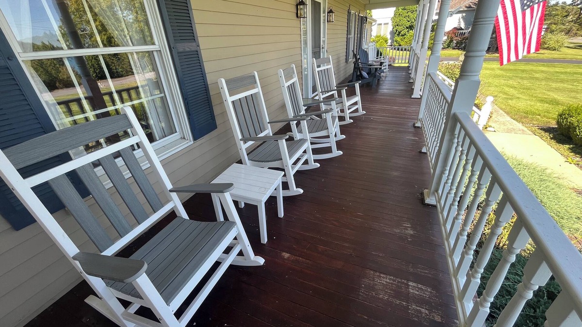 Town of Jerusalem House | Glorious Keuka LakeFront Spacious 5-bedroom house w/AC WiFi in charming Penn Yan