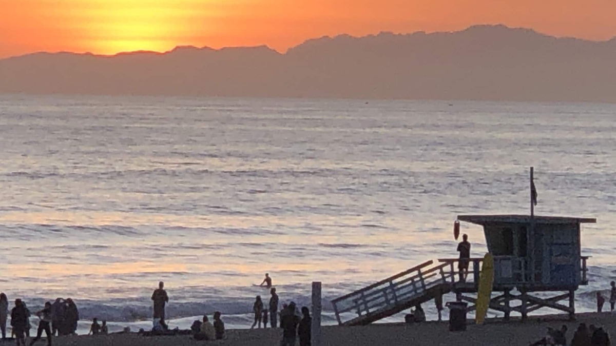Gas Lamp Section House | Glorious Sunset View Every Night