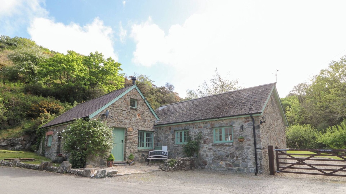 Moylegrove Cottage | GLYN YR EFAIL, pet friendly, character holiday cottage in Cardigan