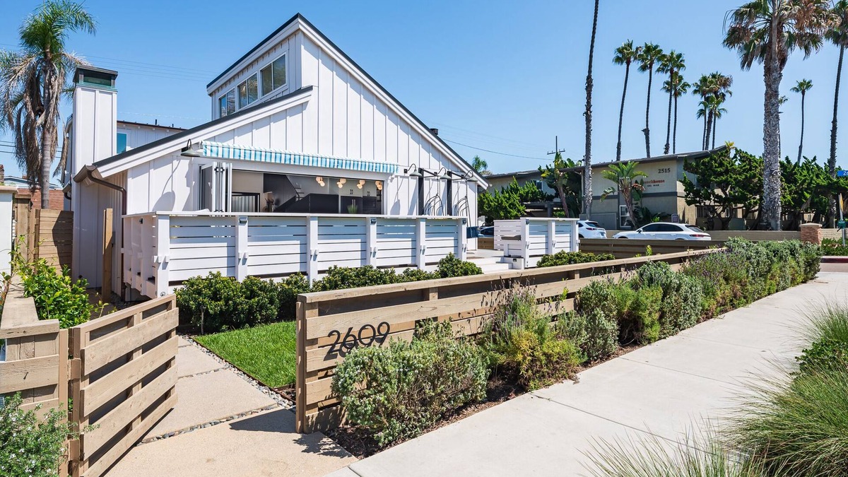 Del Mar House | Go Beach Chic Steps From the Sand & Del Mar Racetrack