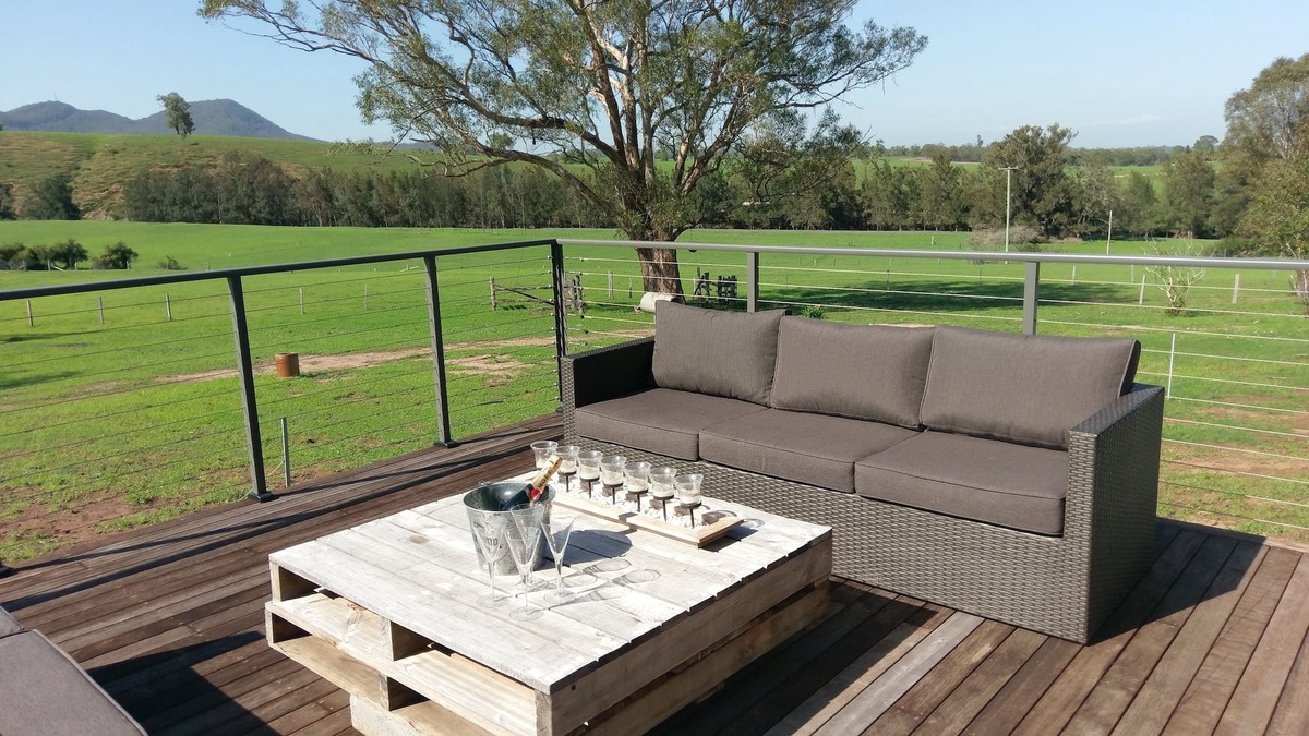 Reedy Creek Villa | Go bushwalking in 1200 acres or just sit back and relax. Vineyards are 30 mins,