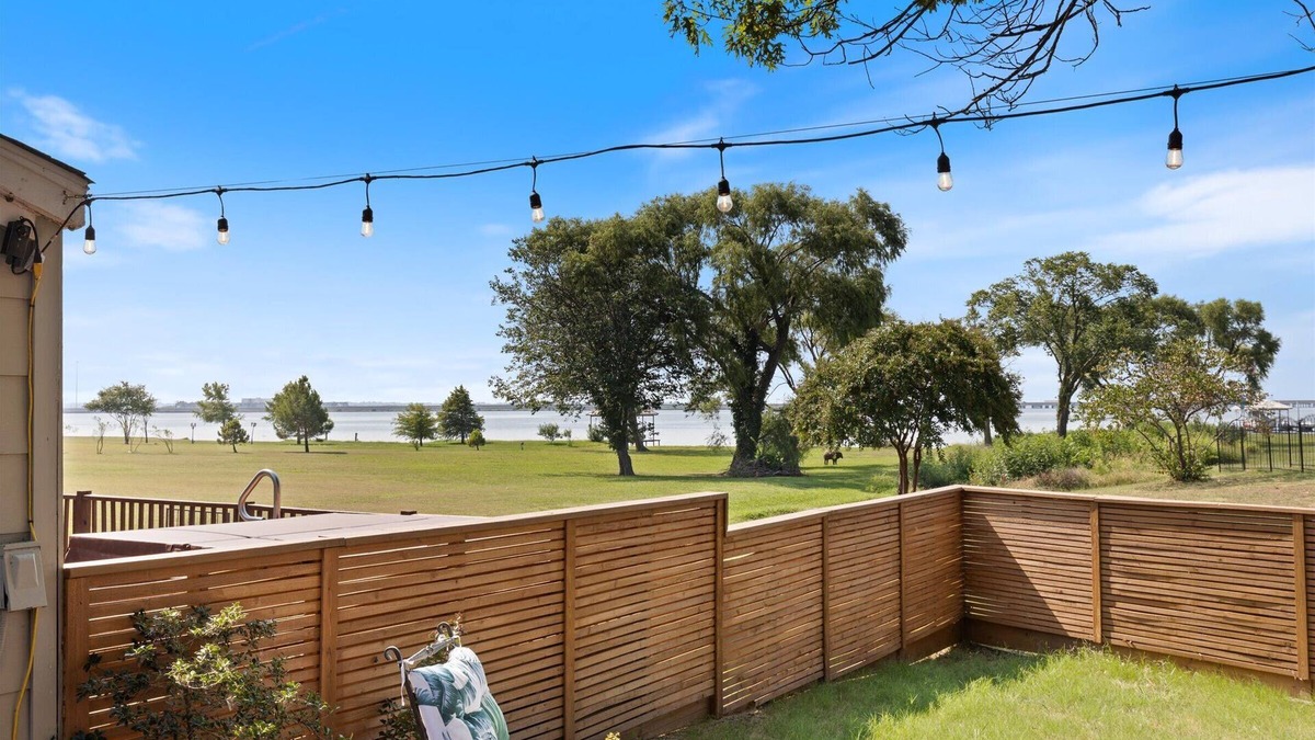Rowlett House | Go jump in the Lake-Ray Hubbard