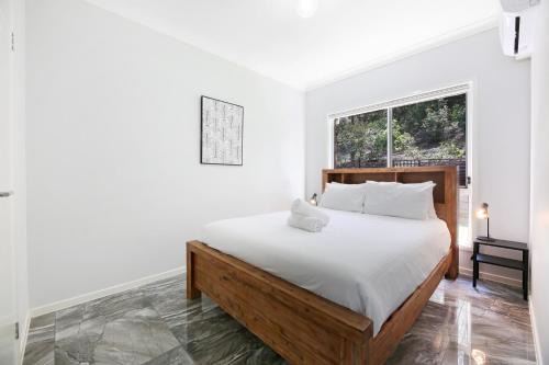 Upper Coomera House | Gold Coast Family Stay - 4BR Near Theme Parks