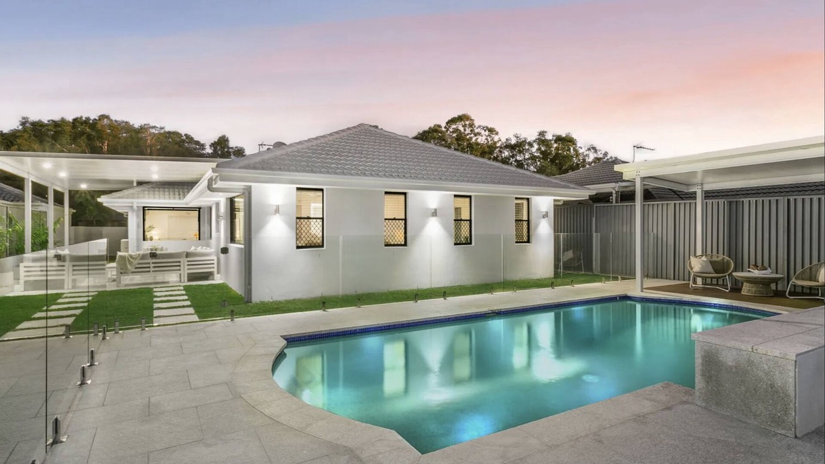 Burleigh Waters House | Gold Coast hotspot, close to beach