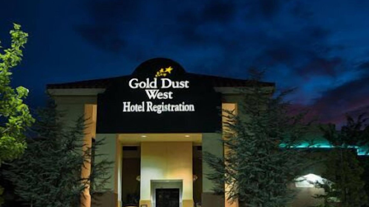 Carson City Hotel | Gold Dust West Carson City