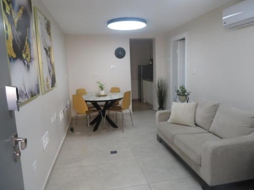 Beit Shemesh Apartment | Gold House