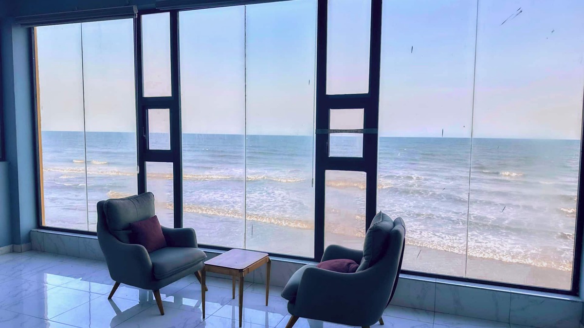 Kokrobite House | Gold Shore Villa 3-bedroom house with WiFi and AC in Kokrobite on the Beach