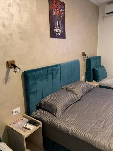 Constanta House | Gold Star House