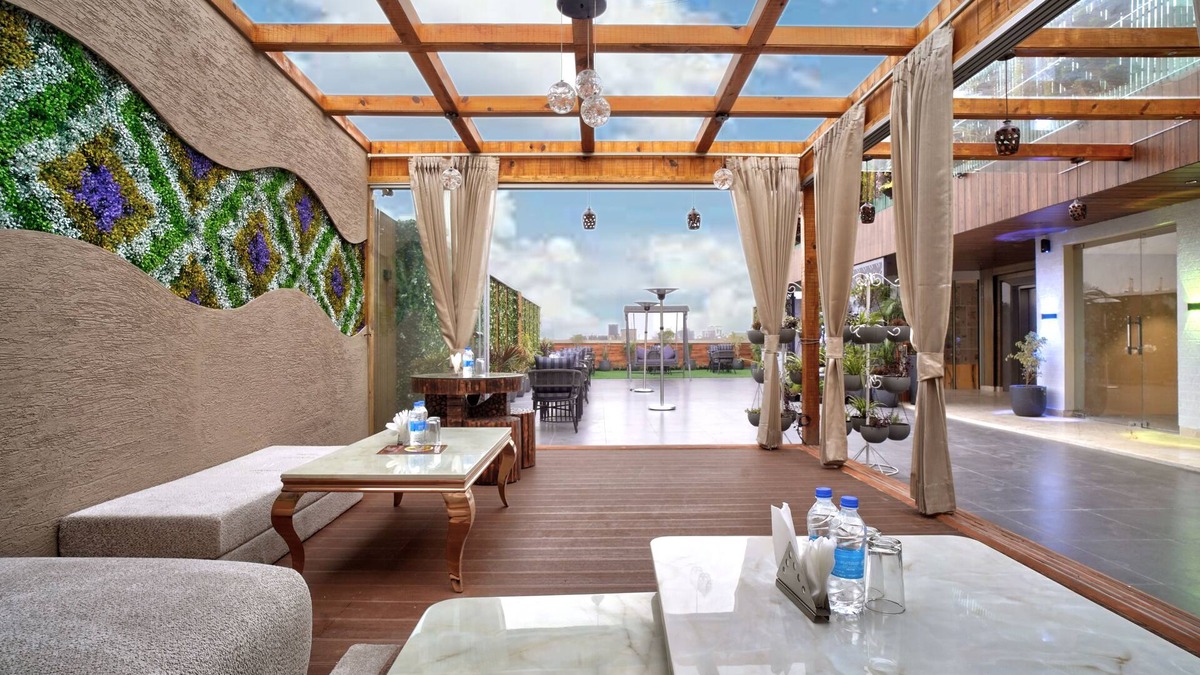 Paharganj Hotel | Gold The Royal