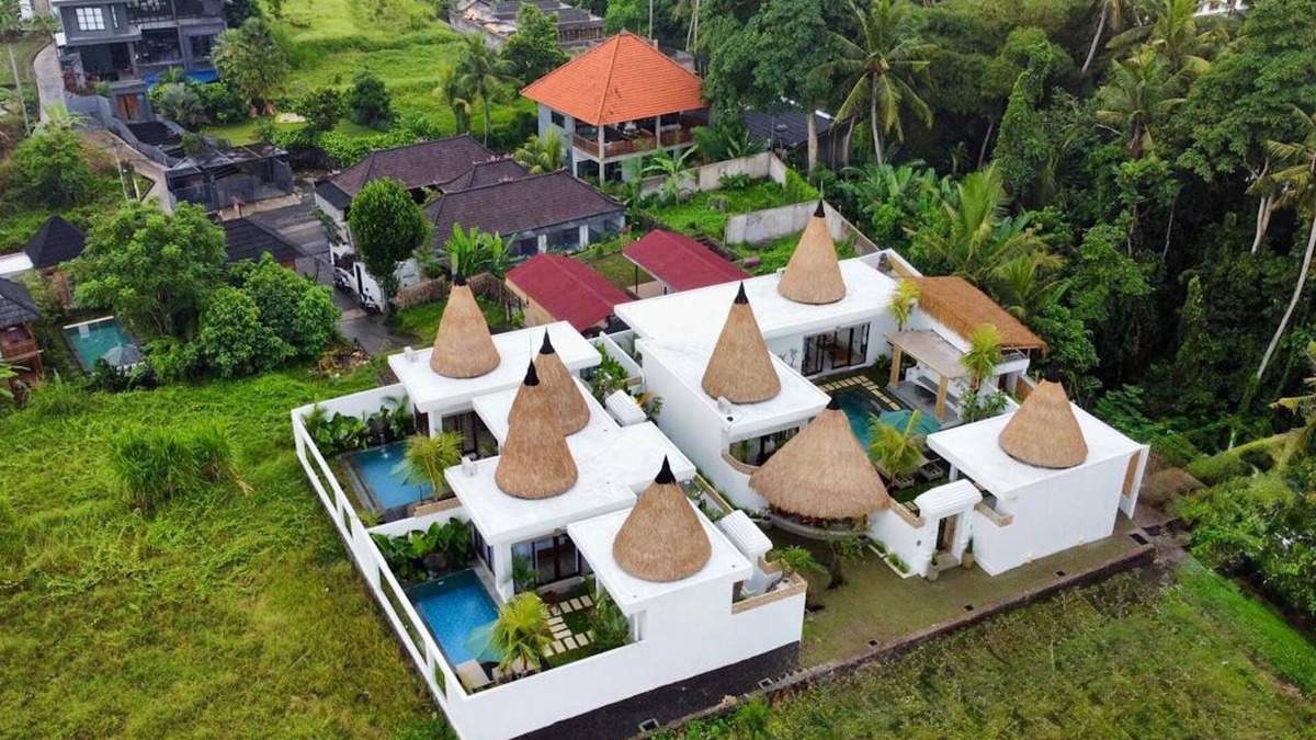 Mas Villa | Golden Bee