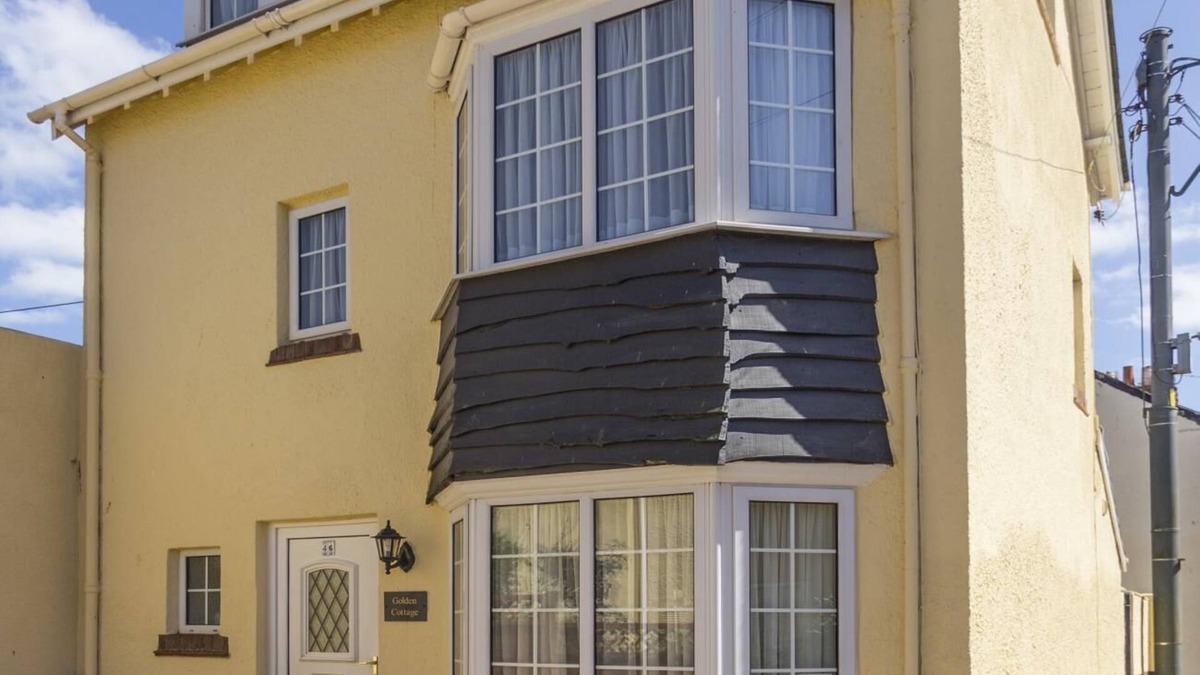 Sidmouth Cottage | Golden Cottage - Town Centre, near Beach with Free Parking and WiFi