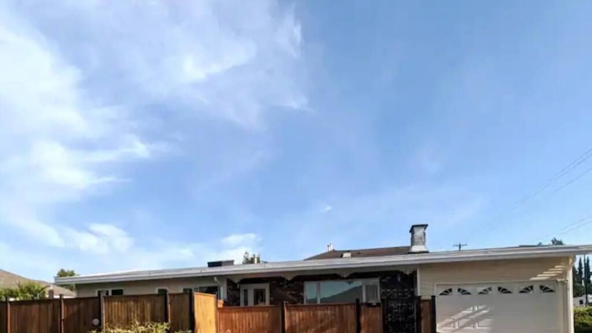 Maple Ridge House | Golden Ears Inn 3 bedrooms 2 bathrooms