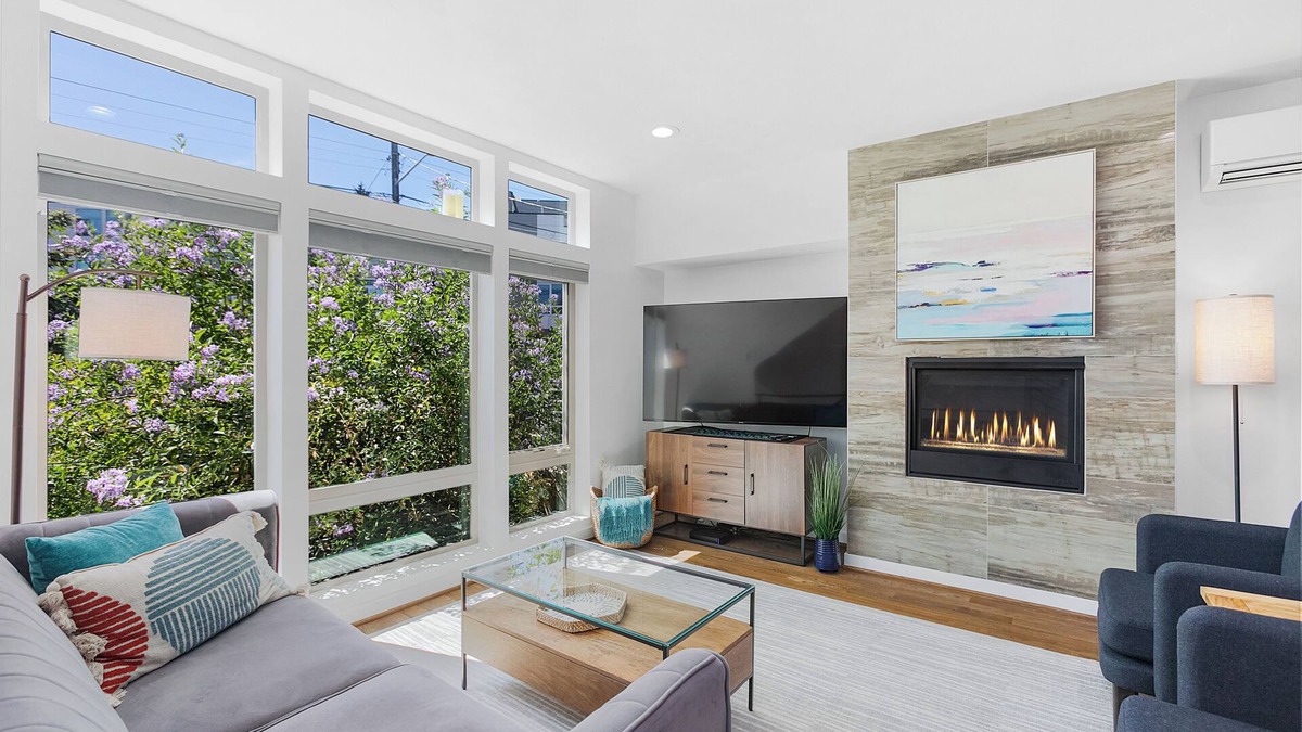North Beach/Blue Ridge Apartment | Golden Gardens Getaway Beach Waterfront