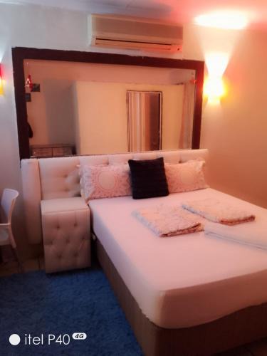 Mahikeng House | Golden Gate Guest House