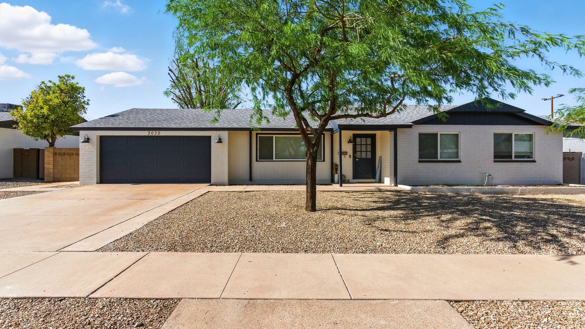 Paradise Valley Village House | Golden Glow Luxe Family Getaway
