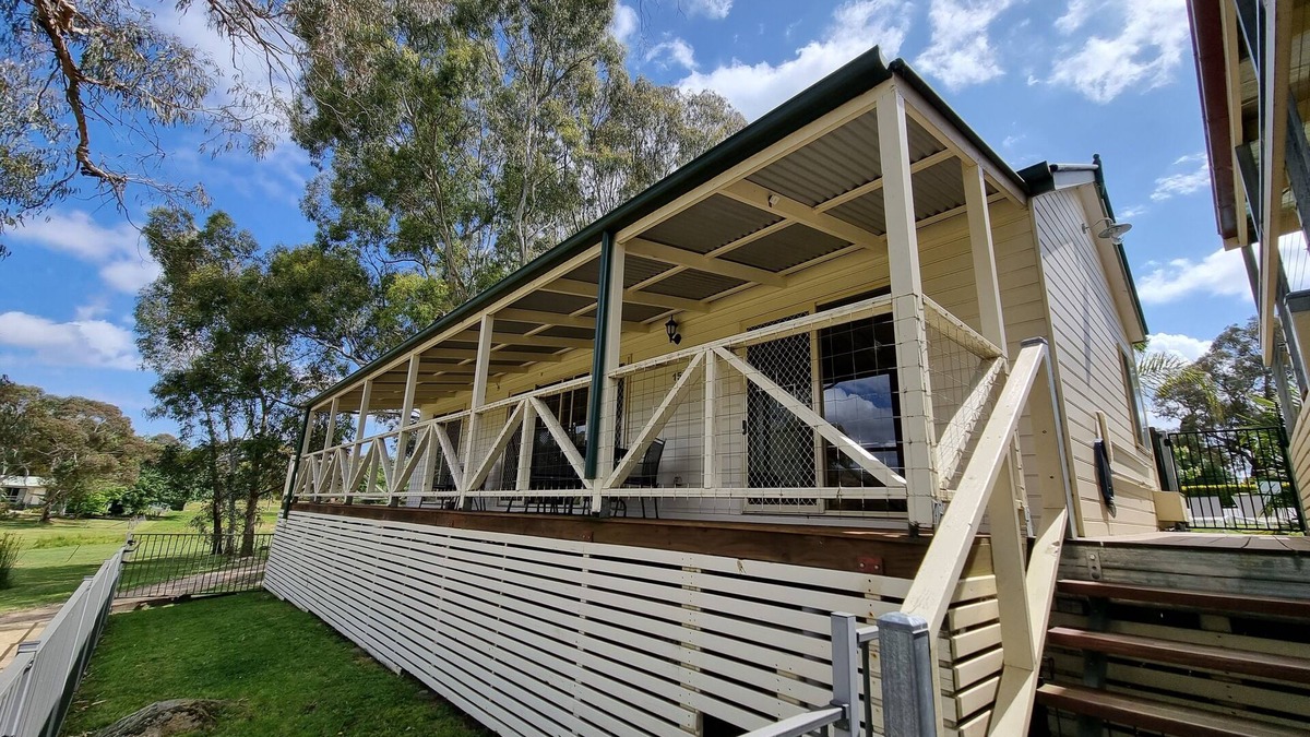Beechworth Hotel | Golden Heritage Cottages
