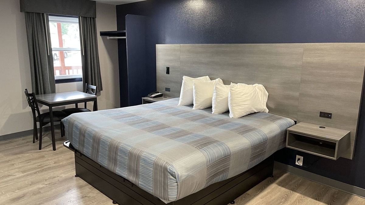 Danbury Hotel | Golden Hill Inn Danbury