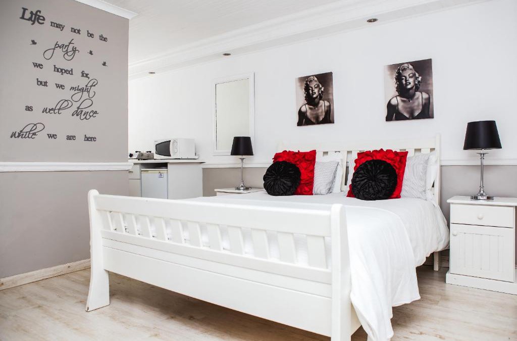 Vredenburg Bed & Breakfast | Golden Key Guesthouse
