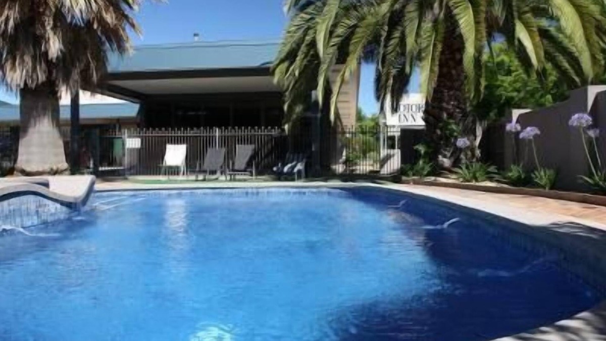 Myrtleford Hotel | Golden Leaf Motor Inn