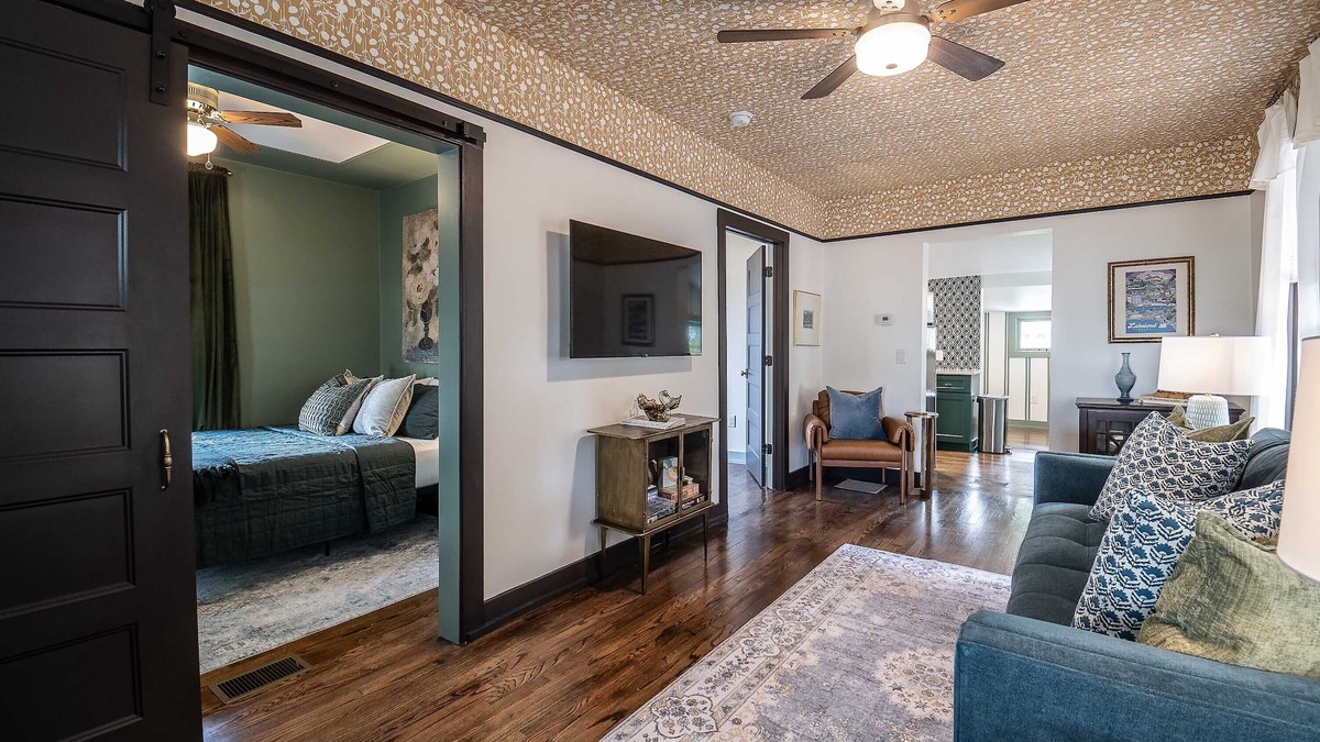 Dixieland House | Golden Lilly Historic Retreat