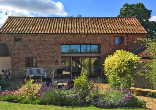 Fakenham House | Golden Lion Barn