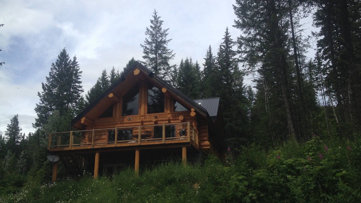 Golden House | Golden Log House above the Valley