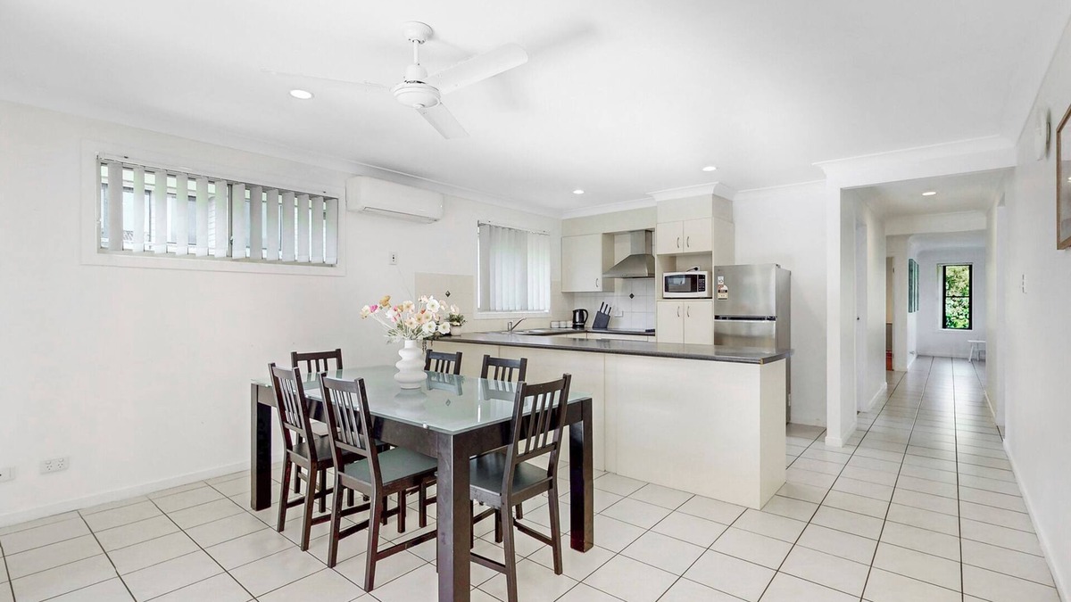 Upper Coomera House | Golden Moments - 4Bedroom Home - Coomera