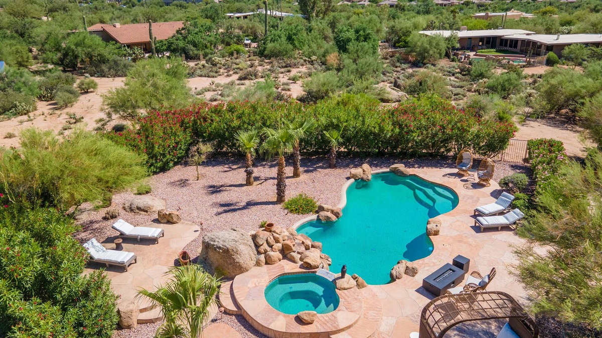 Carefree Villa | Golden Oasis by AvantStay | Sleeps 18, Luxe Desert Design
