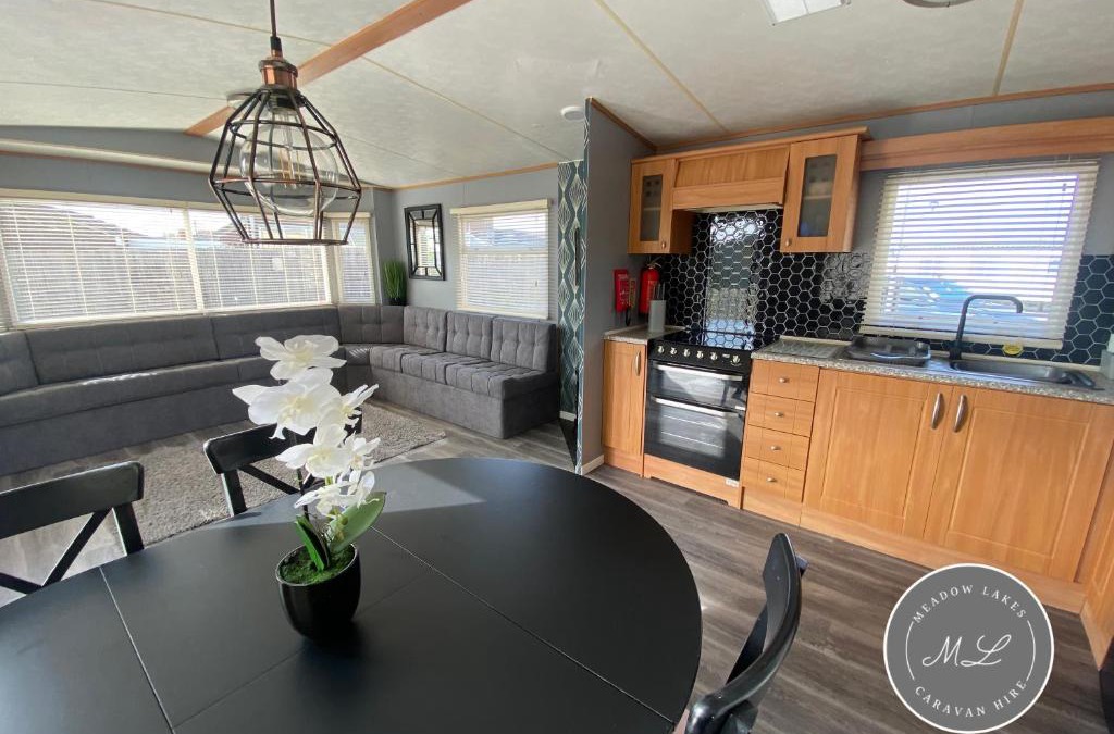 Chapel Saint Leonards House | Golden Palm Resort - Palm Grove 3 - Pet friendly & WiFi - Meadow Lakes Caravan & Lodge Hire