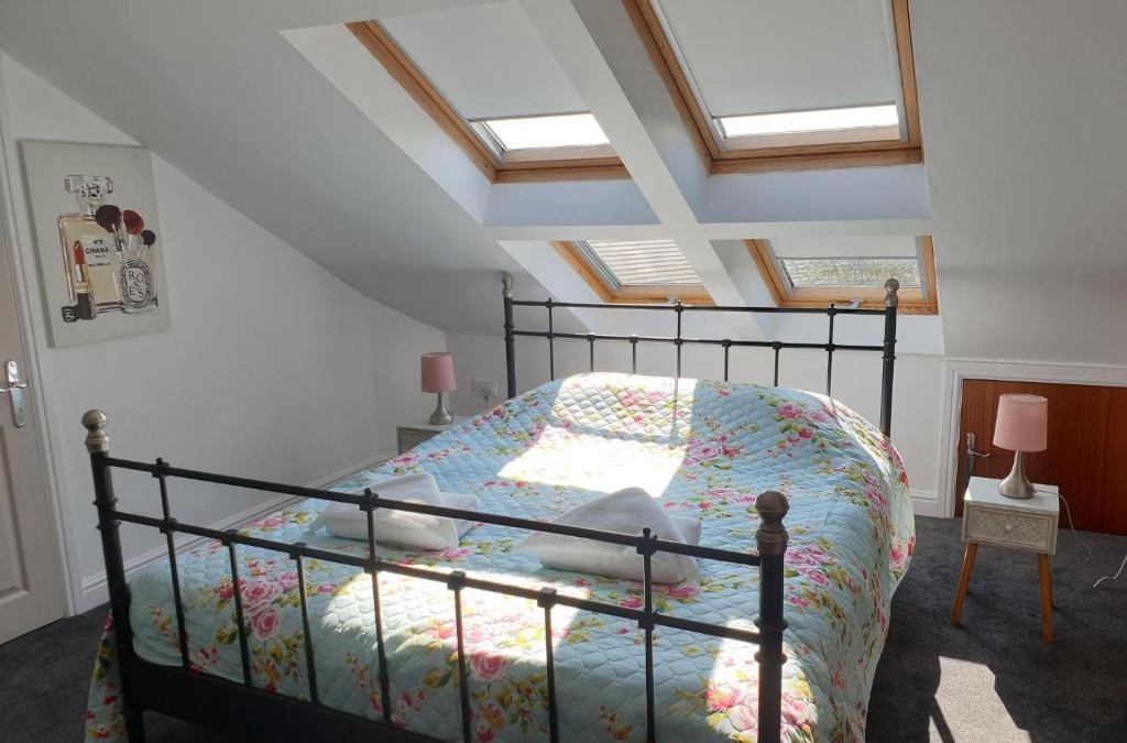 Ainley Top Apartment | Golden Plover at Plover Cottage Lindley