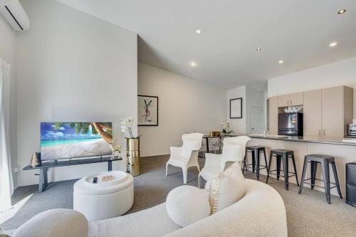 Mount Maunganui House | Golden Retreat, Central Mount Maunganui