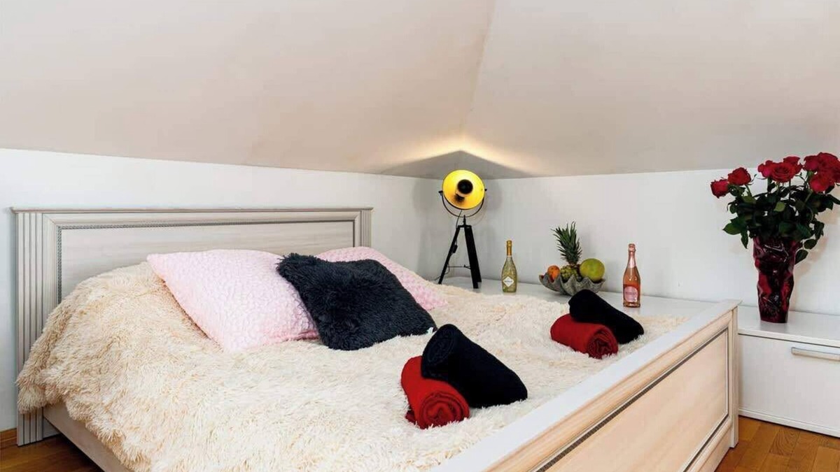 Smichov Apartment | Golden River Apartment