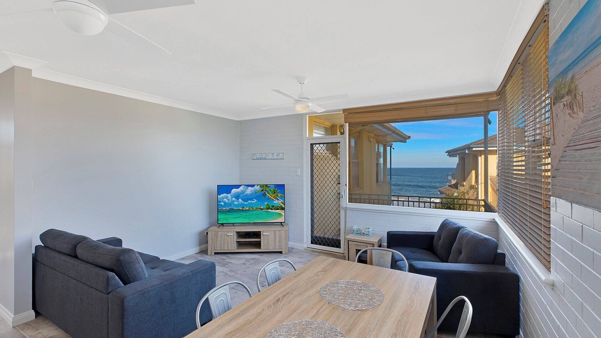 The Entrance Apartment | Golden Sands Apartment 10