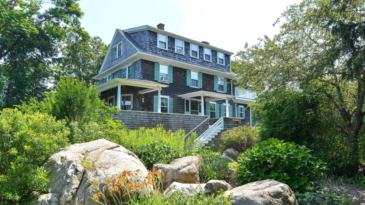 Gloucester House | Golden Sands at Good Harbor: Just walk across the street to the beach.