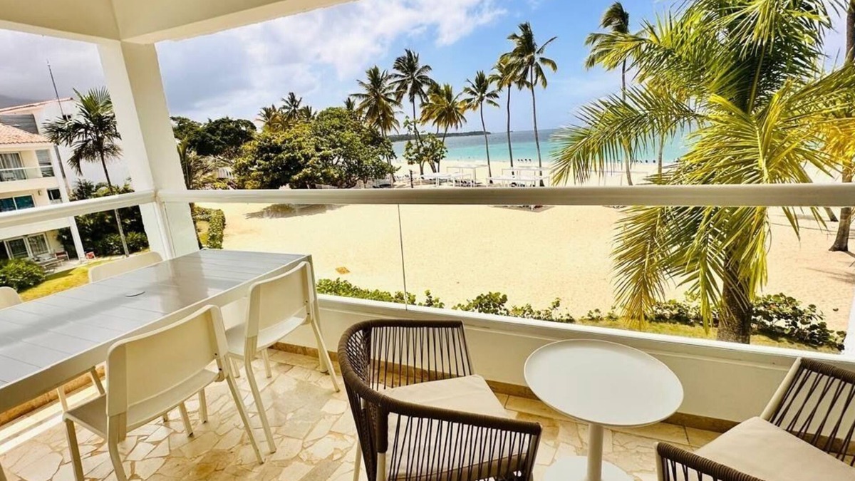 Los Brazos Condo | Golden Sands Beachfront 3-bed Penthouse @ Emotions
