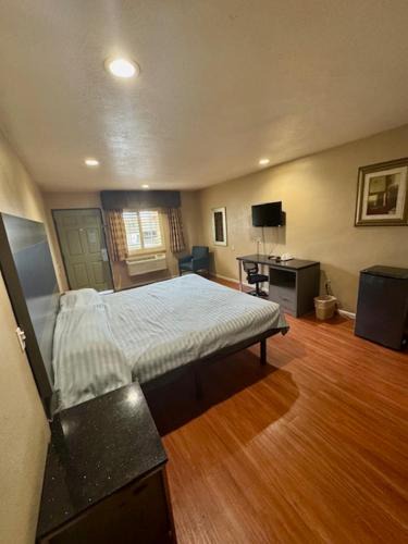 Carousel Hotel | Golden Star Inn