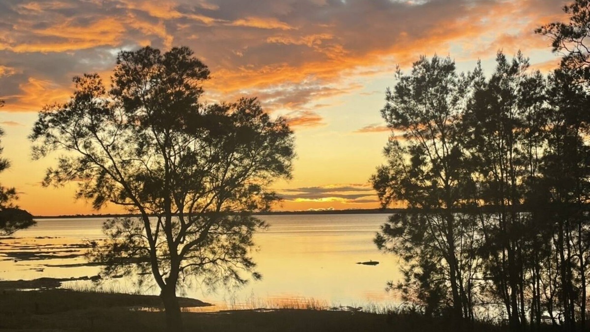 Tuggerawong Apartment | Golden Sunrise Lake Front View Recent Reno