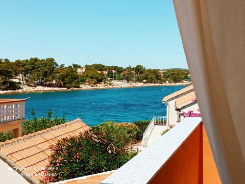 Ugljan Apartment | Golden sunset apps